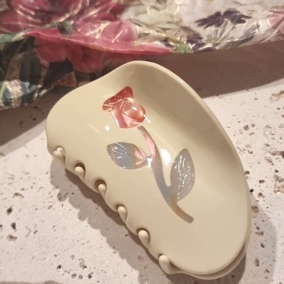 New For Love And Lemons Floral Hair Clip - Cream and Red - Picture 3 of 8